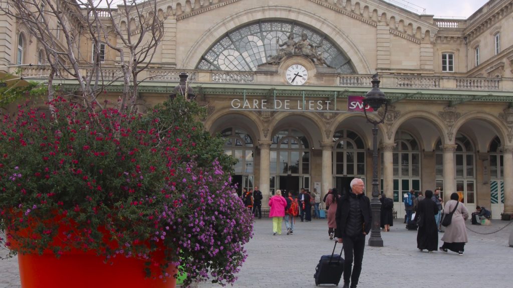 Man seen leaving Gare de l'est Paris with a suitcase